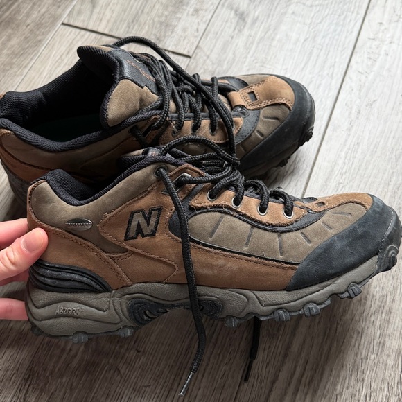Vintage new balance hiking shoes - Picture 2 of 5
